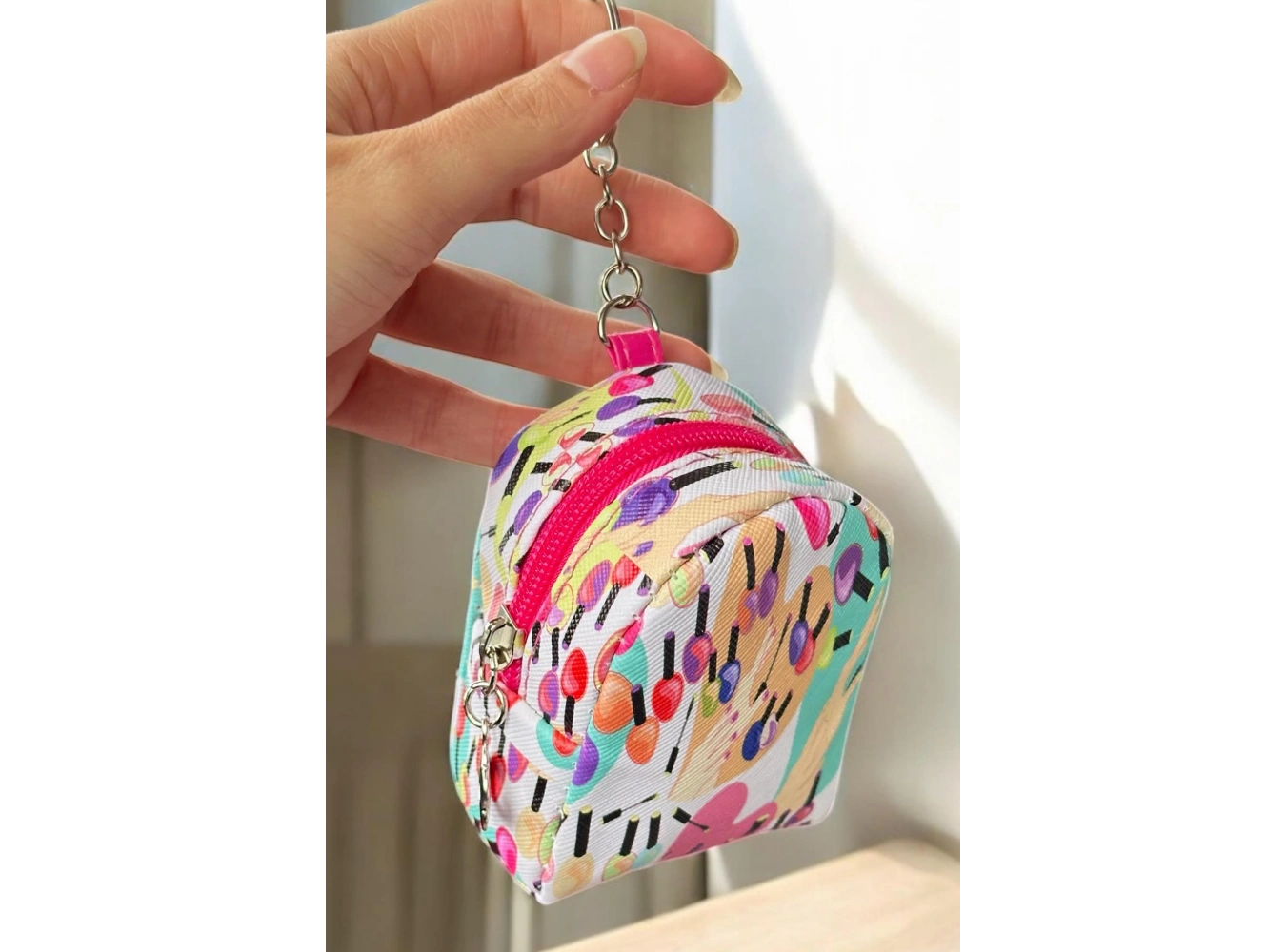 Beyaz Renk Oje Figürlü Anahtarlık Cüzdan