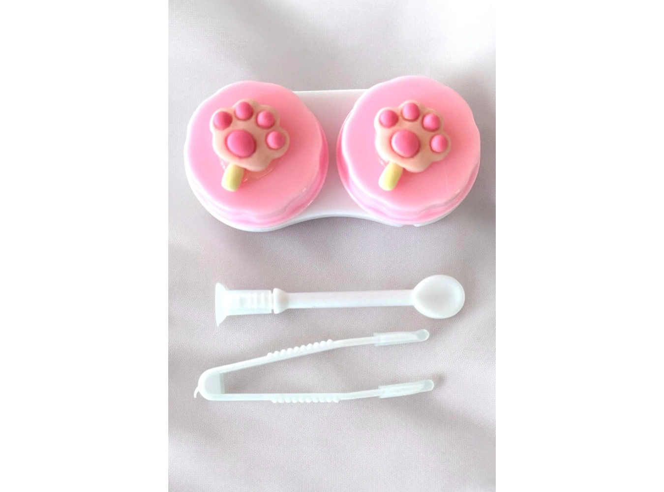 Beyaz Renk Pembe Pati Figürlü Lens Saklama Kutusu