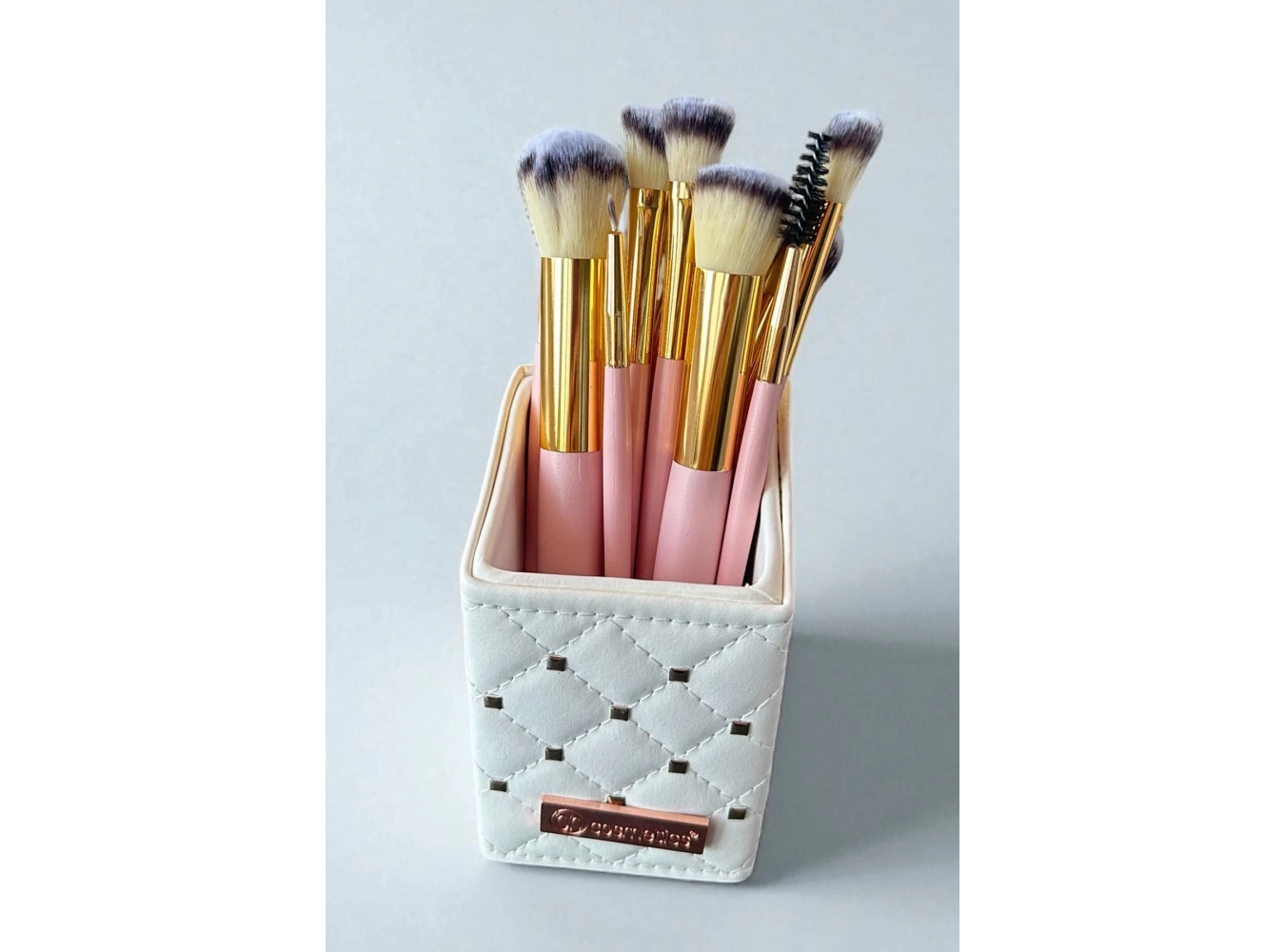 Beyaz Renk Profesyonel 13lü Standlı Makyaj Fırça Seti