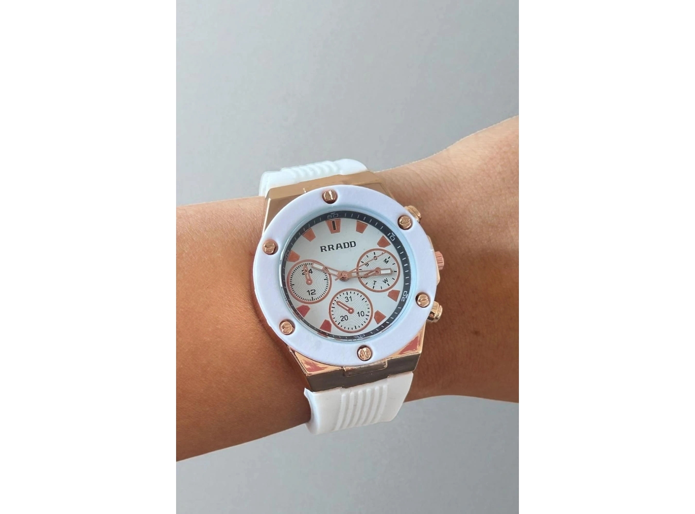Beyaz Renk Silikon Kordonlu Kadın Saat