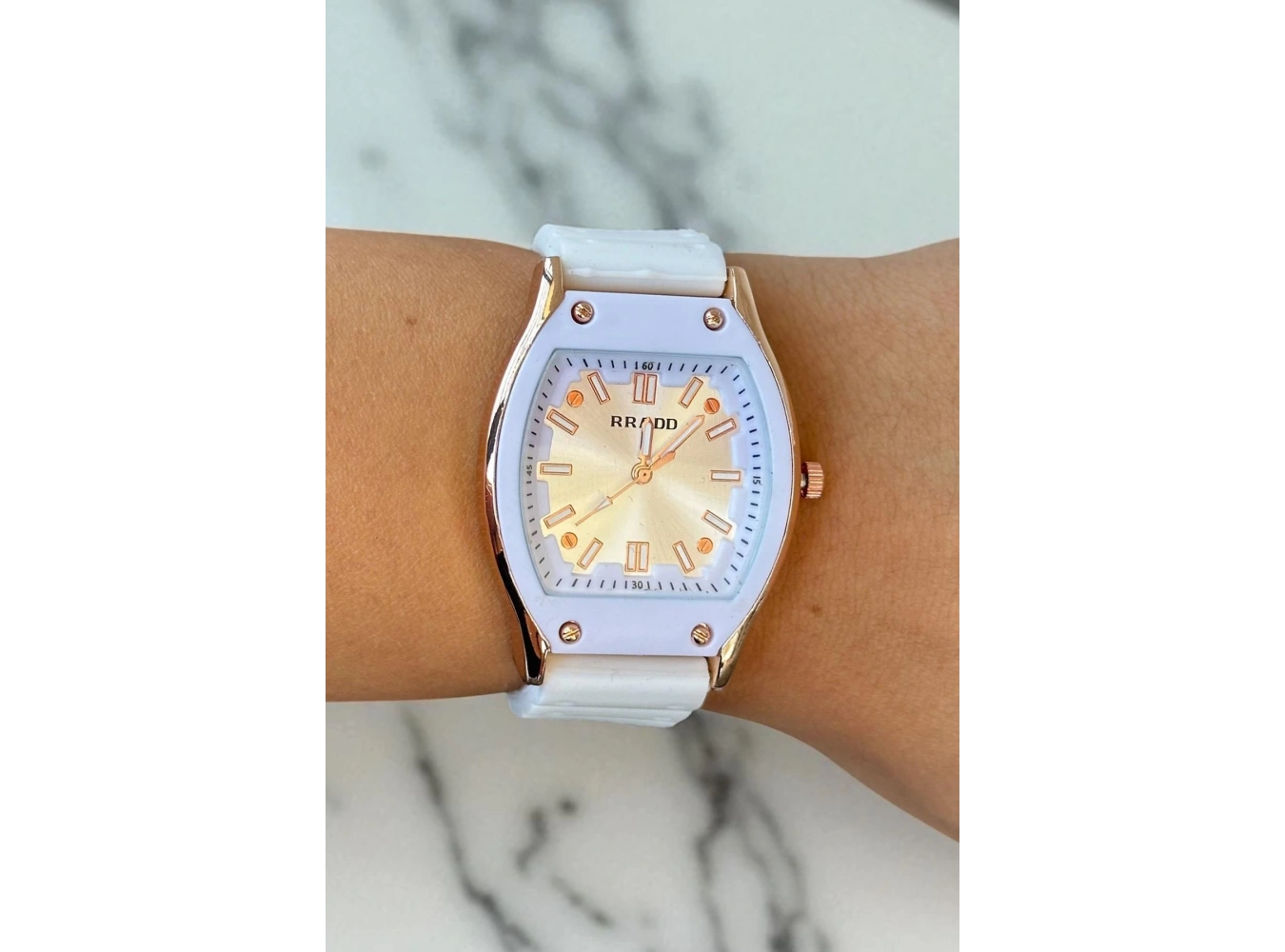 Beyaz Renk Silikon Kordonlu Kadın Saat