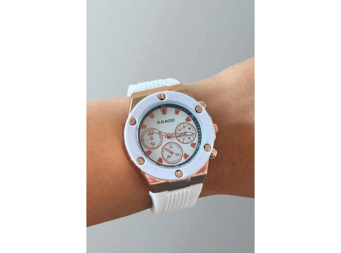 Beyaz Renk Silikon Kordonlu Kadın Saat
