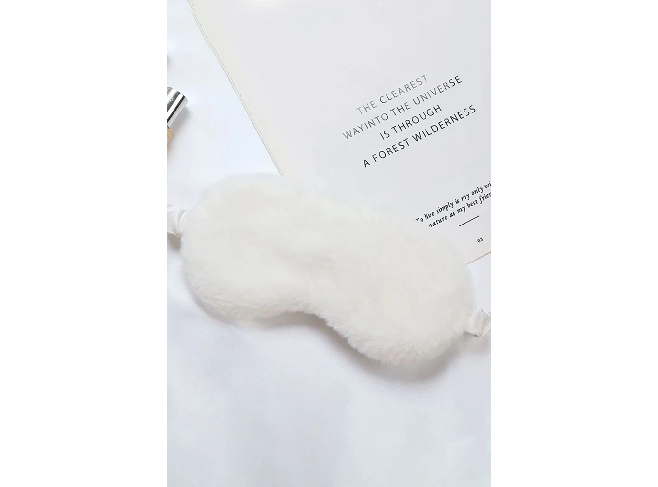 Beyaz Renk Sim Detaylı Peluş Uyku Bandı