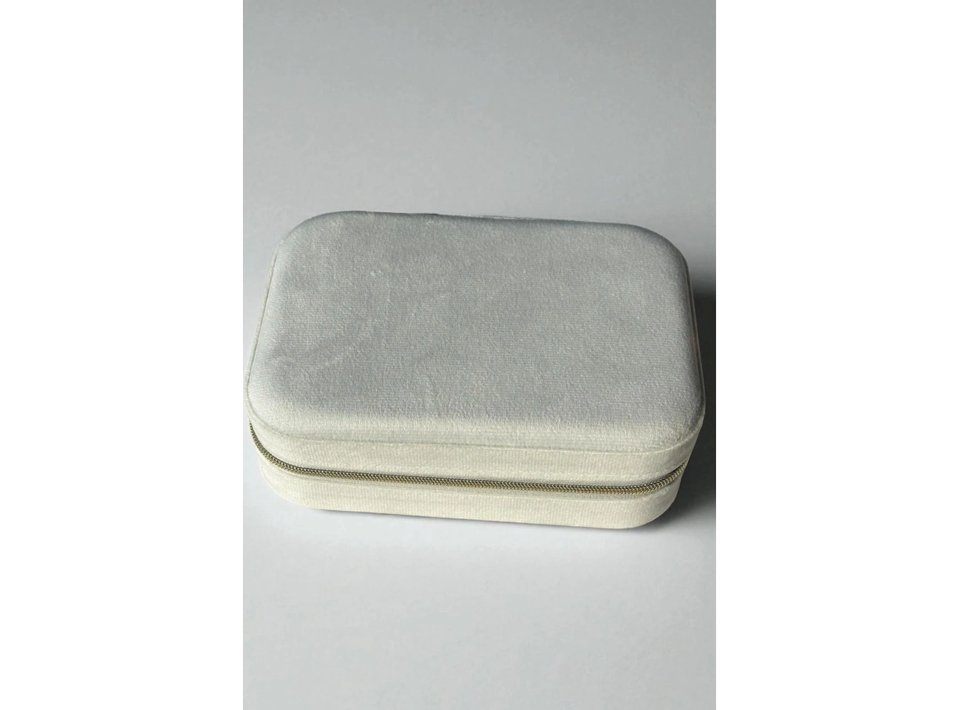 Beyaz Renk Süet Takı Organizeri