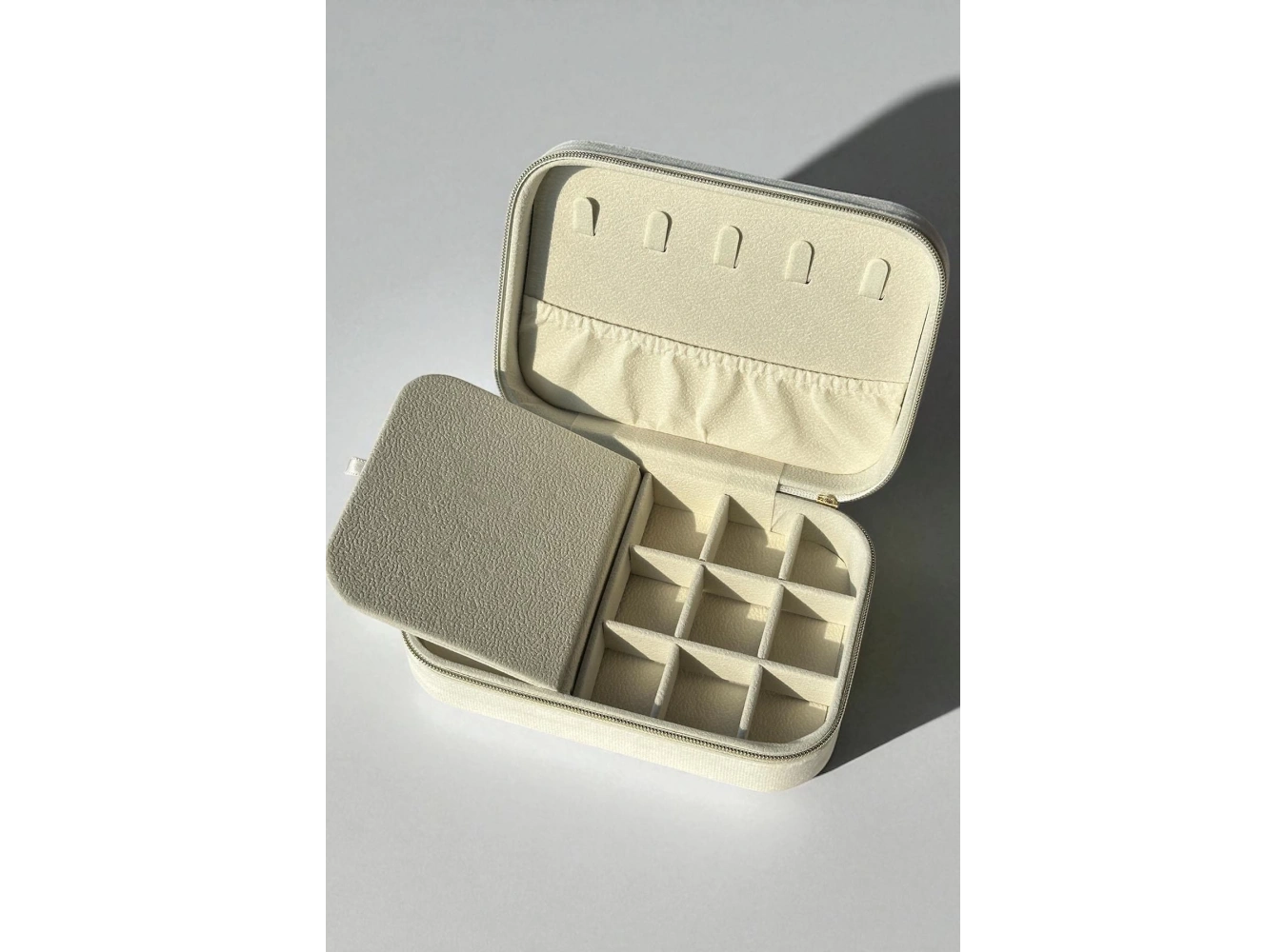 Beyaz Renk Süet Takı Organizeri