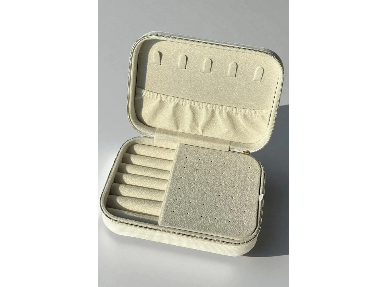 Beyaz Renk Süet Takı Organizeri