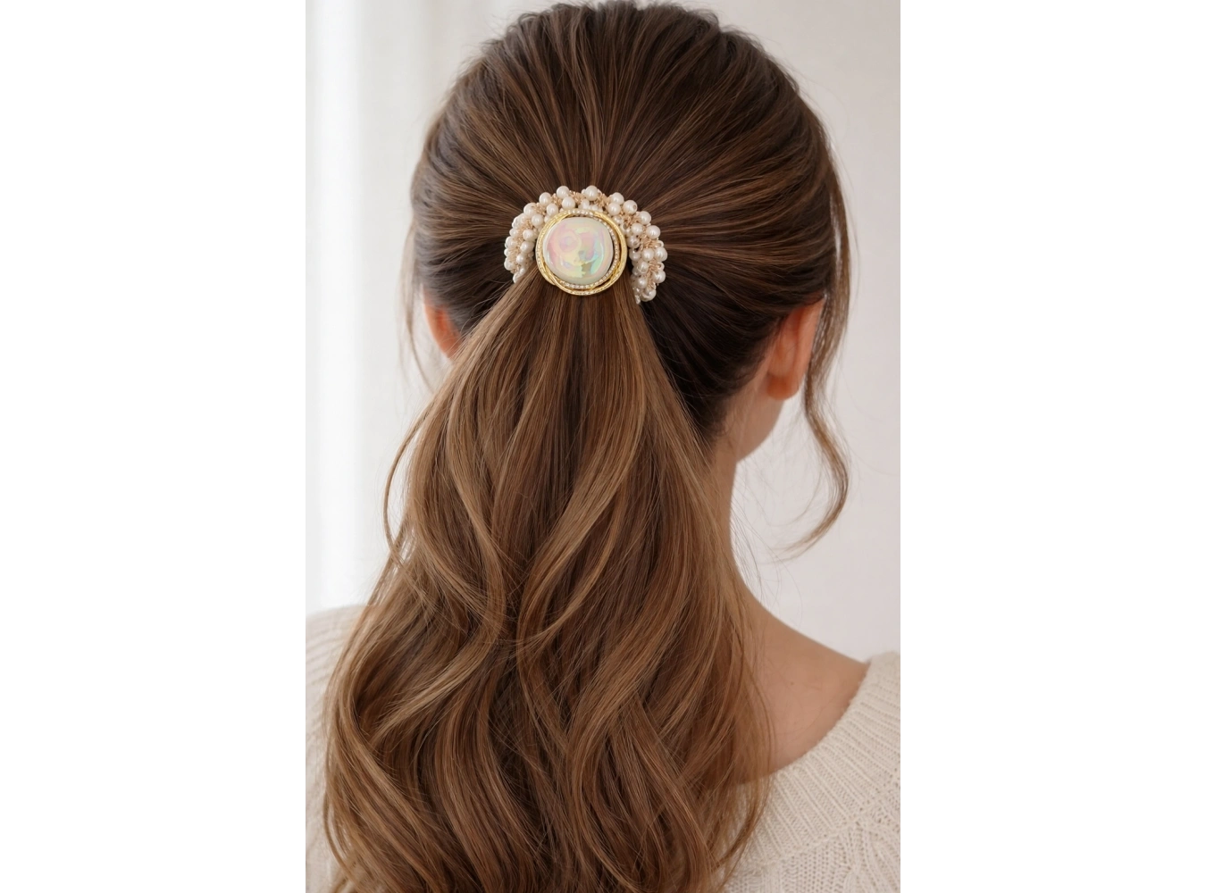 Beyaz Renk Taş Detaylı İncili Lastik Toka