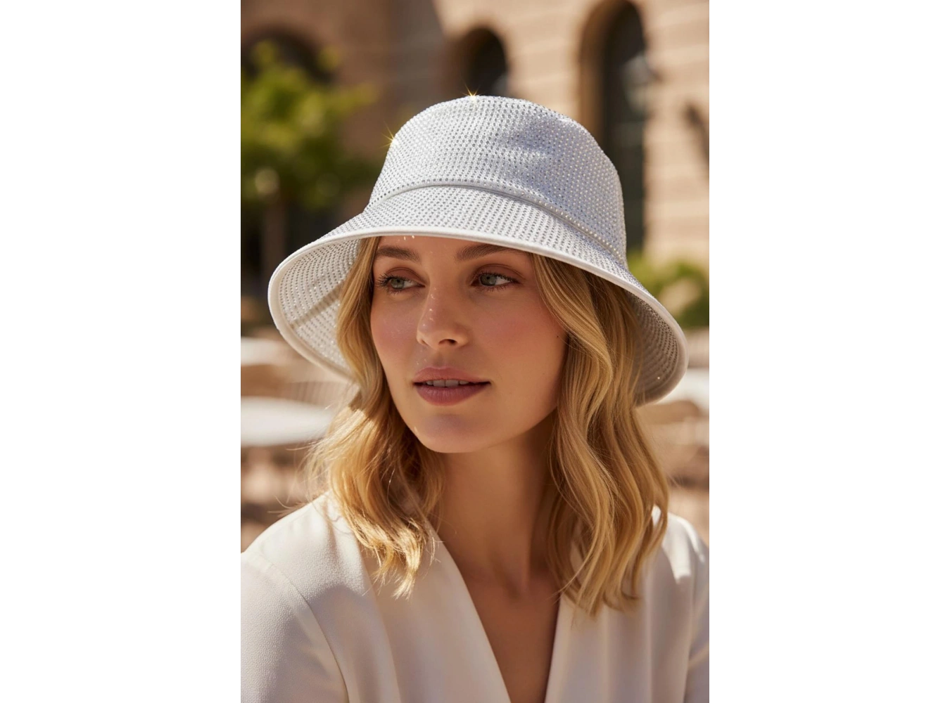 Beyaz Renk Taşlı Bucket Şapka