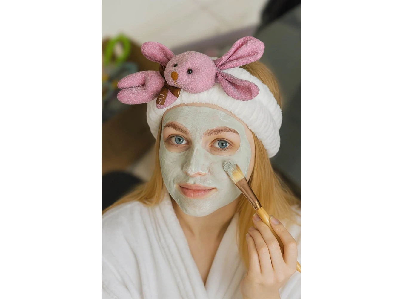 Beyaz Renk Tavşan Figürlü Peluş Saç Bandı