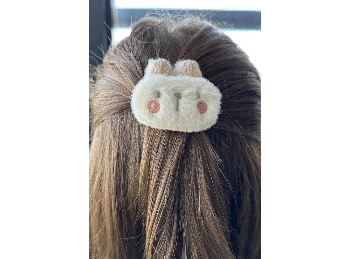 Beyaz Renk Tavşan Figürlü Yan Toka