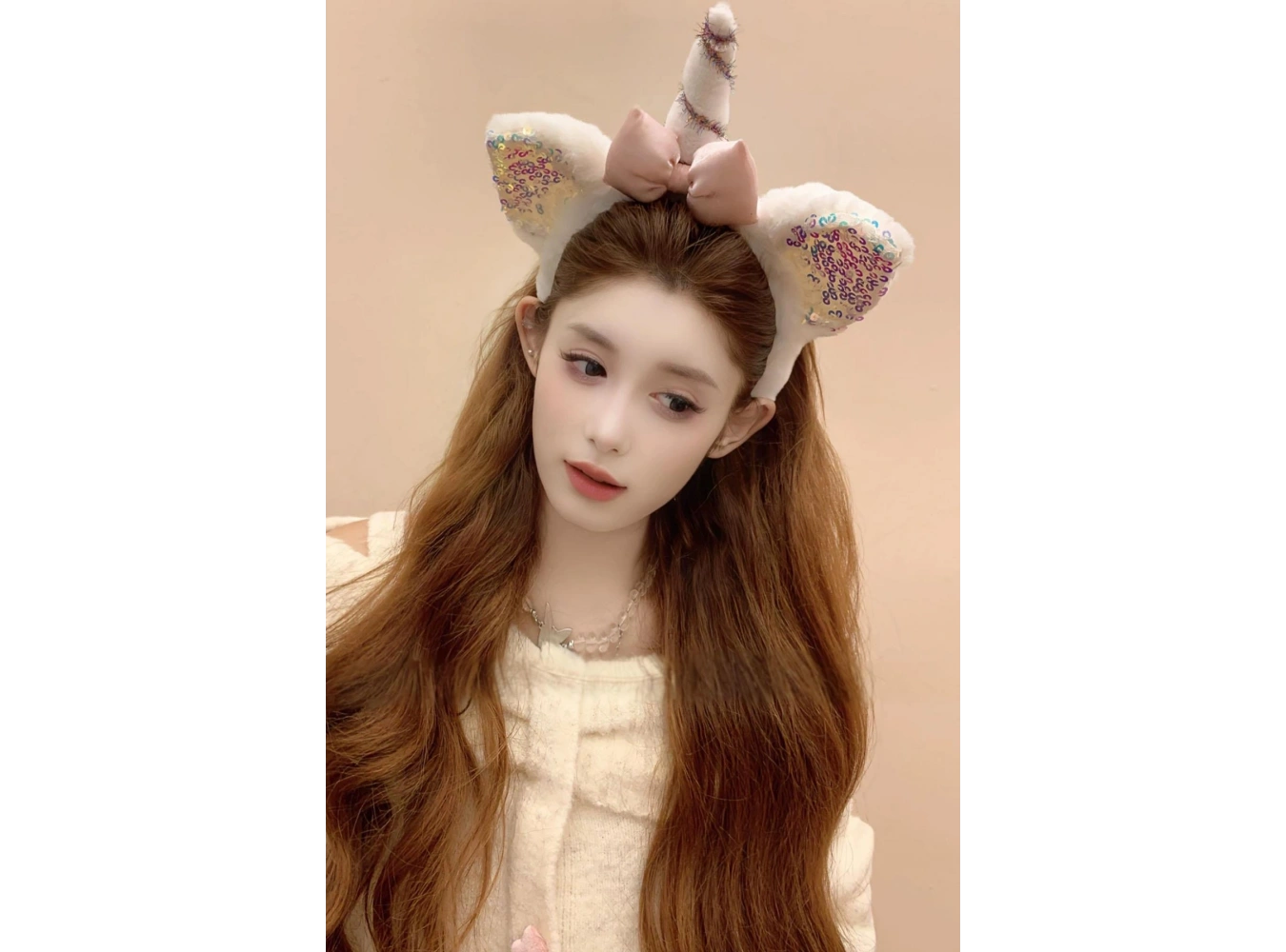 Beyaz Renk Unicorn Figürlü Peluş Taç