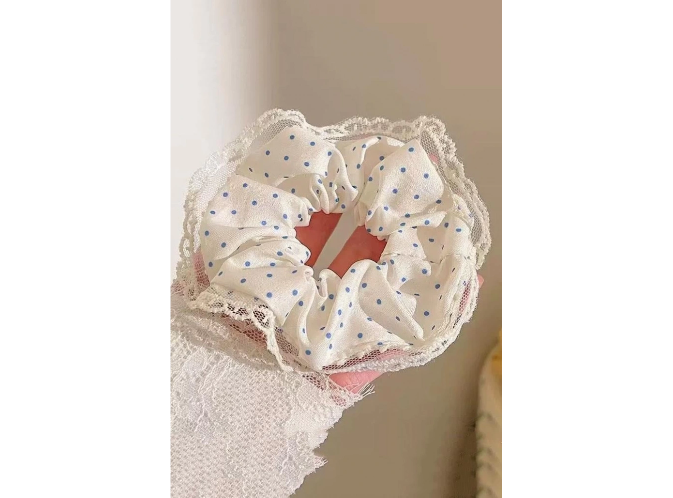 Beyaz Ve Mavi Renk Puantiyeli Simit Toka