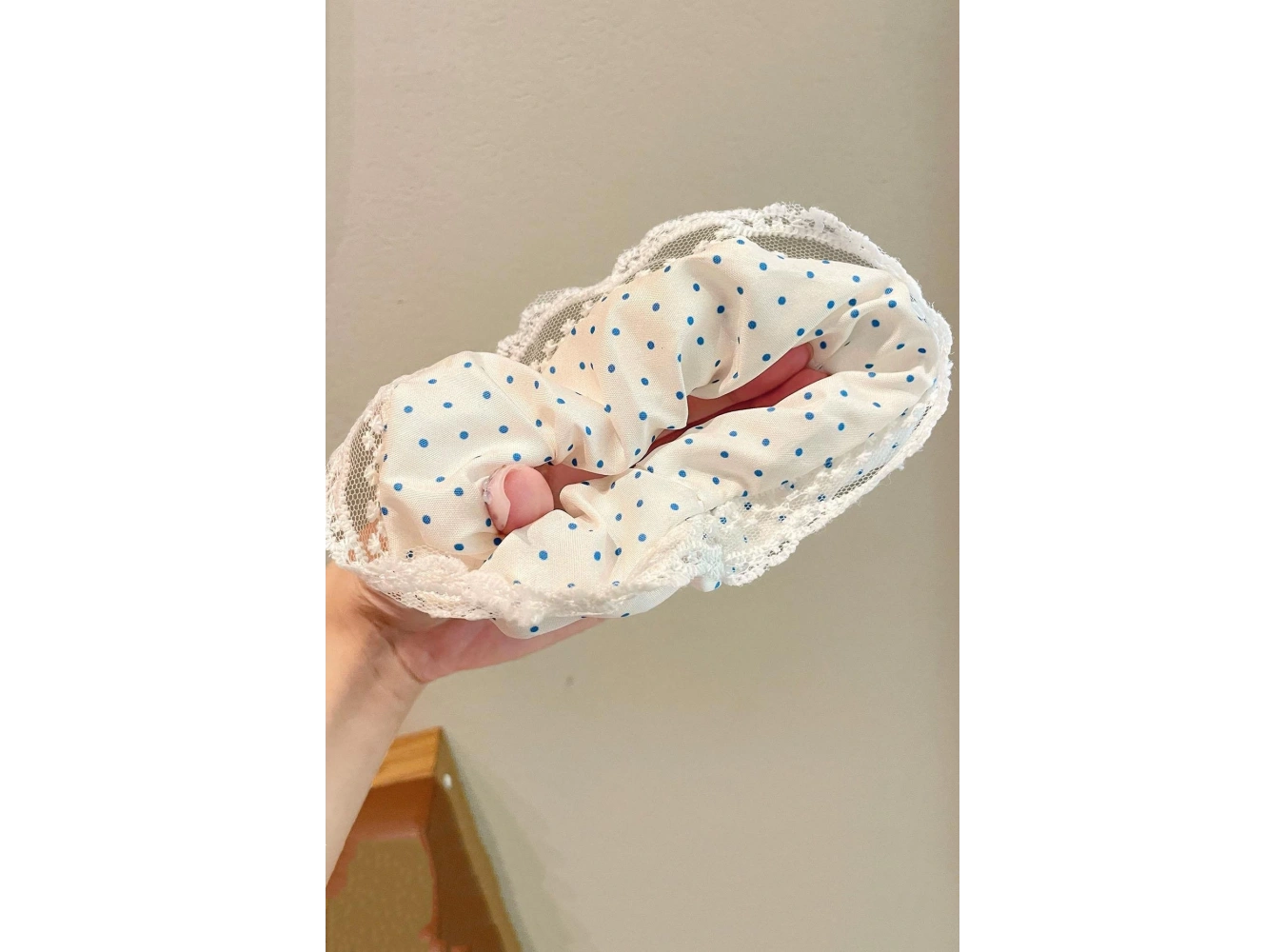 Beyaz Ve Mavi Renk Puantiyeli Simit Toka