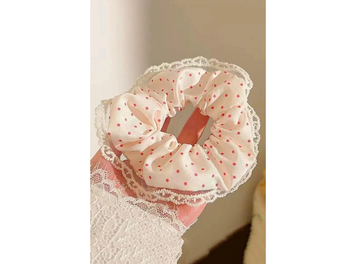 Beyaz Ve Pembe Renk Puantiyeli Simit Toka