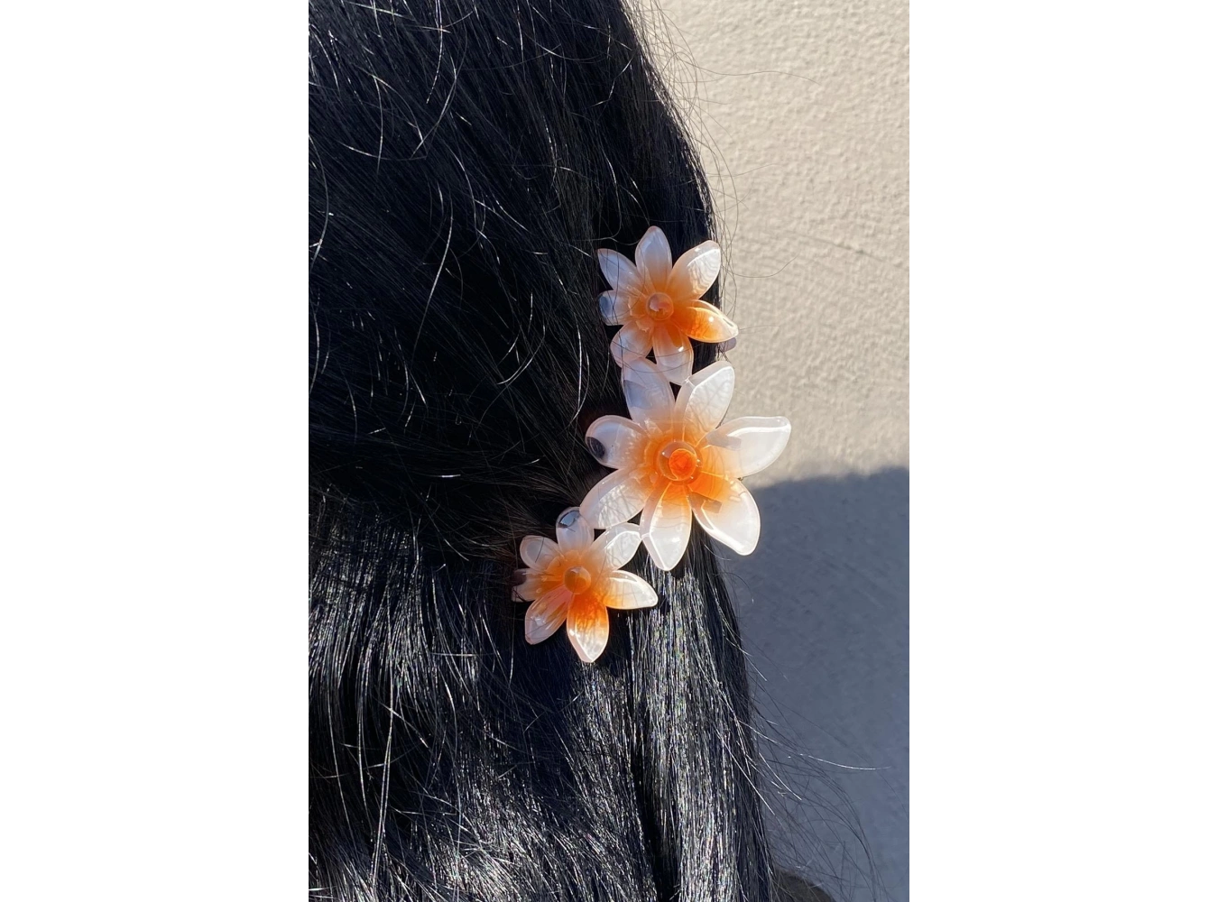 Beyaz Ve Turuncu Renk Çiçek Figürlü Mandal Toka