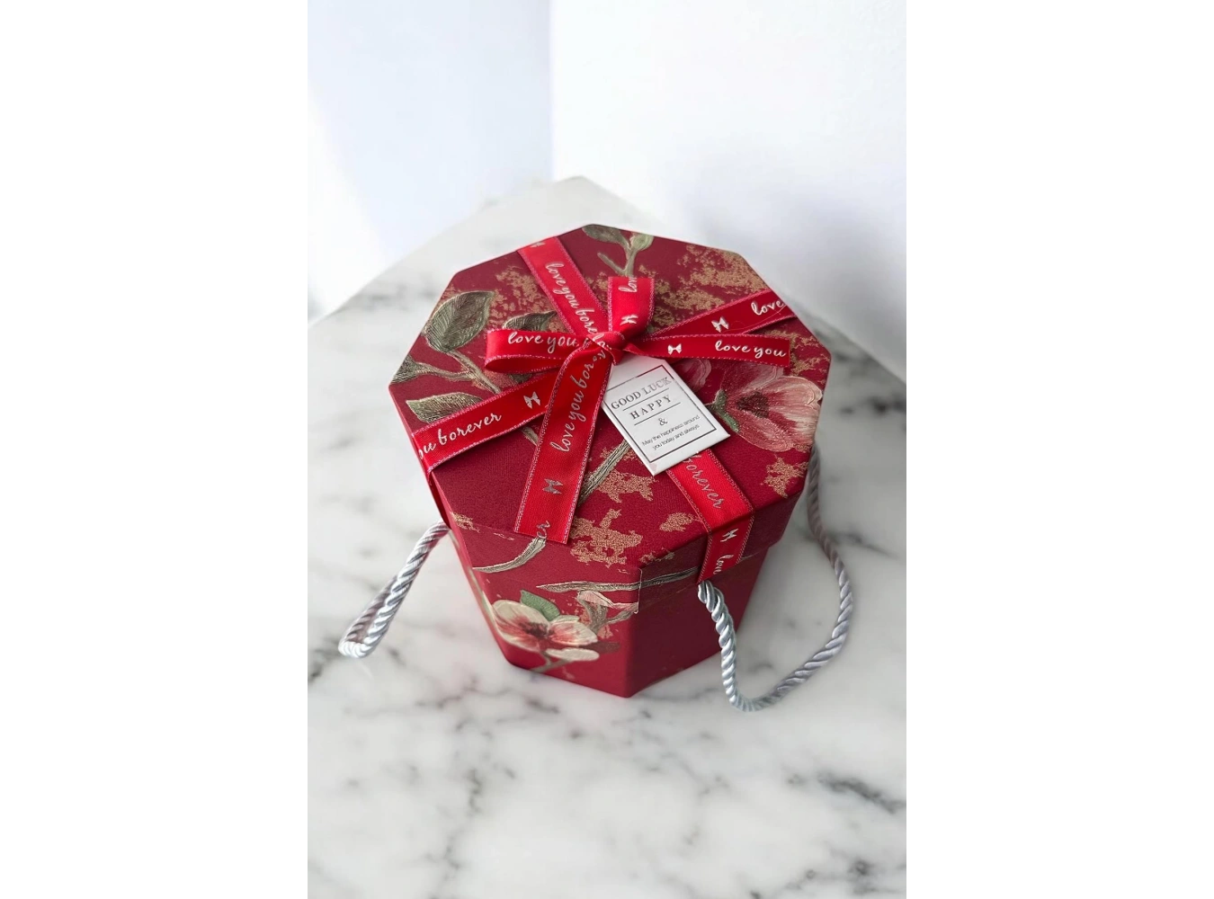 Bordo Renk Çiçek Figürlü Kurdele Detaylı Hediye Kutusu