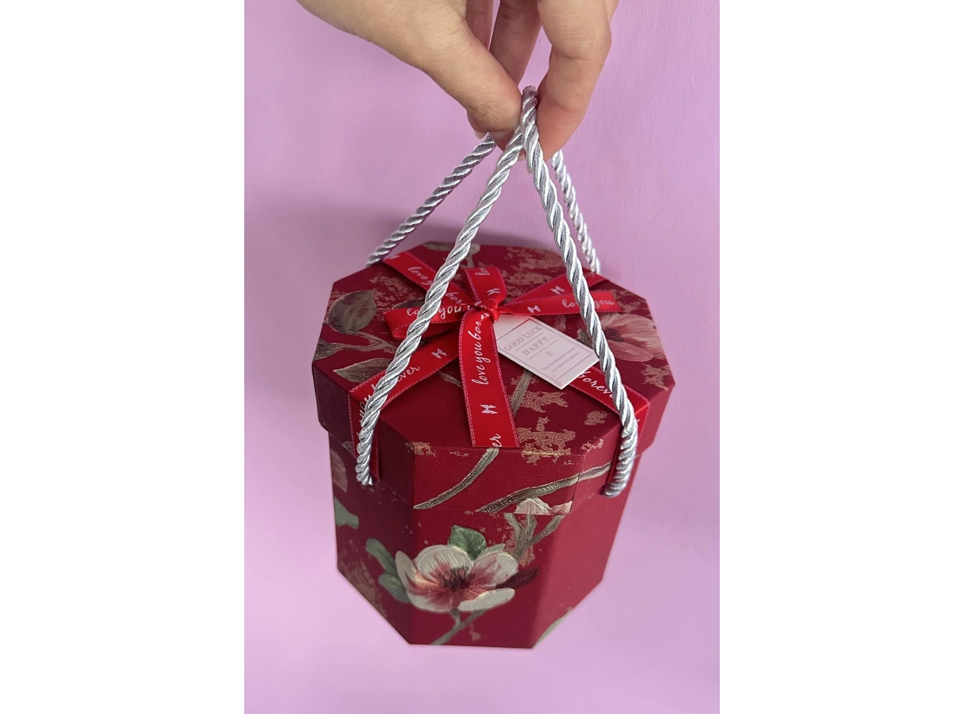 Bordo Renk Çiçek Figürlü Kurdele Detaylı Hediye Kutusu