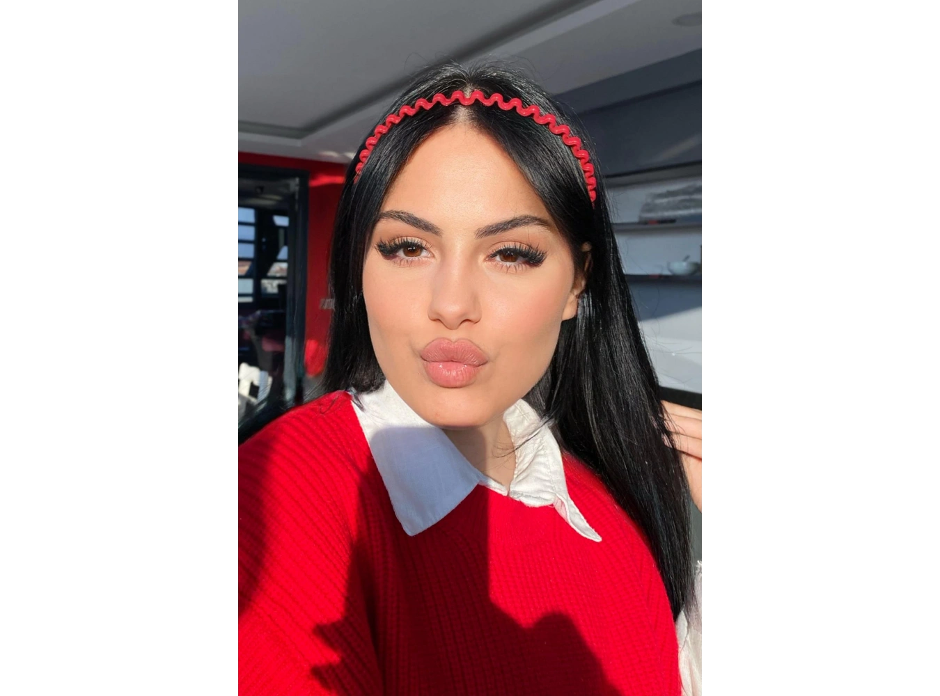 Bordo Renk Kıvrımlı Taç