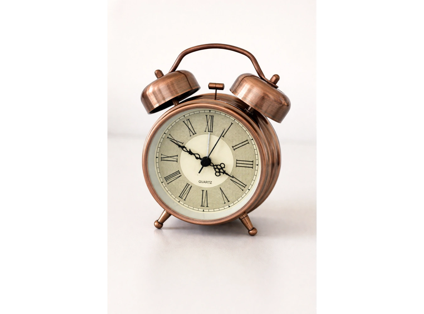 Bronz Renk Dekoratif Işıklı Alarmlı Yuvarlak Masa Saati