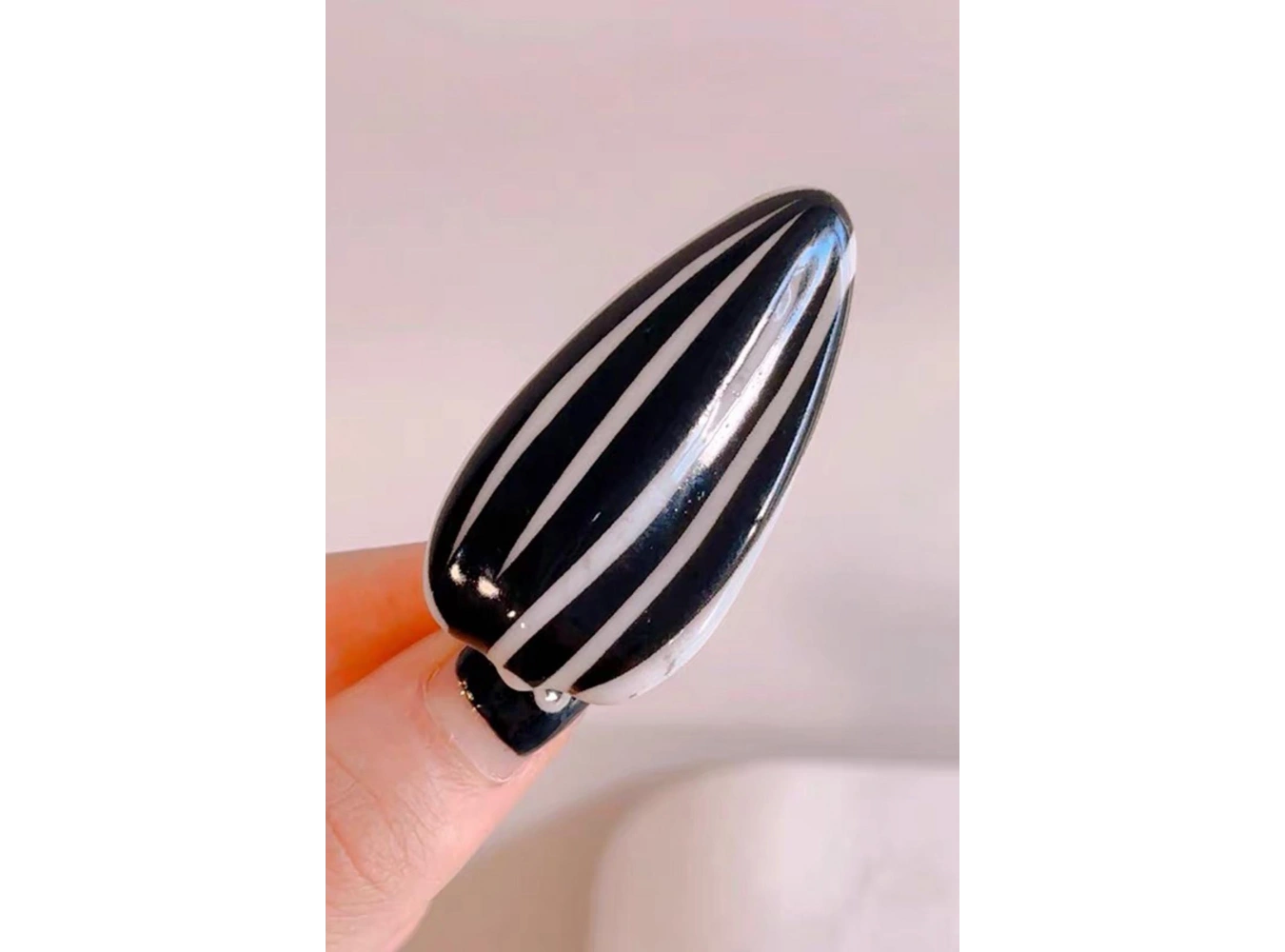 Çekirdek Figürlü Yan Toka