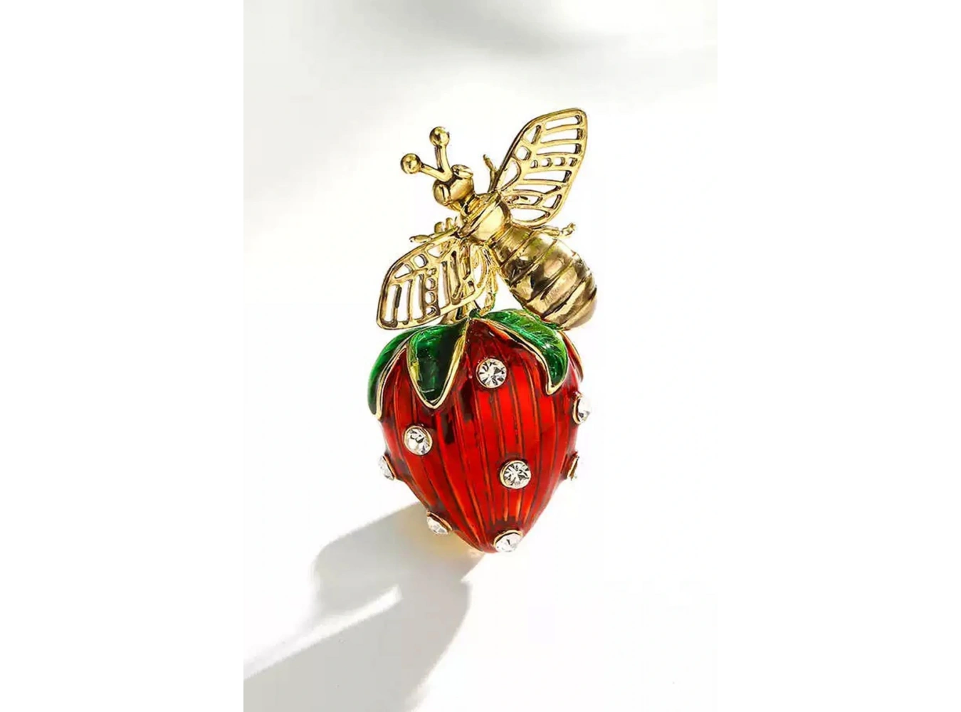 Çilek Figürlü Taşlı Broş