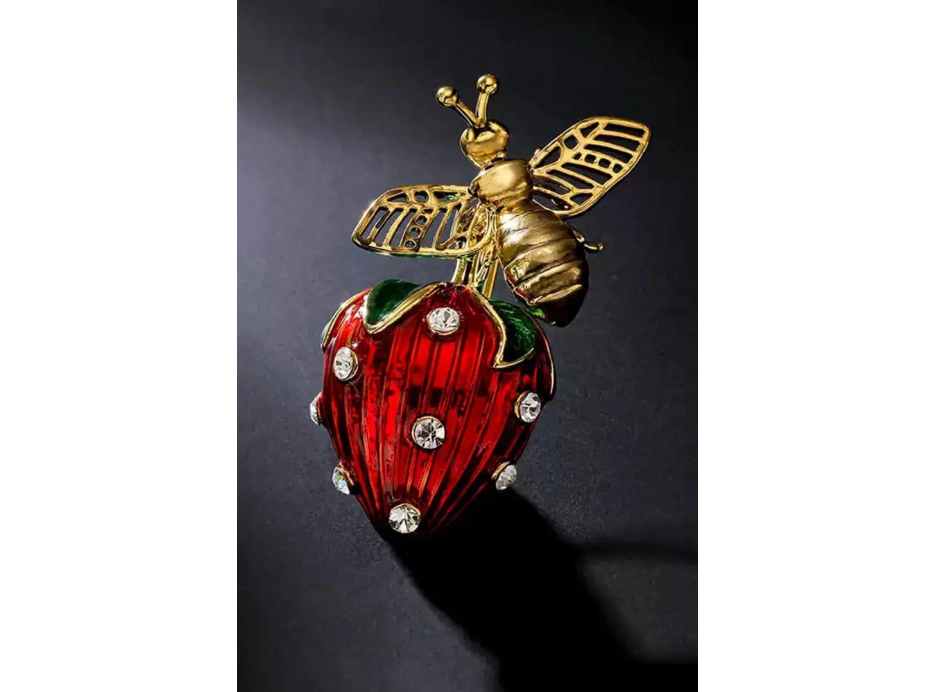 Çilek Figürlü Taşlı Broş