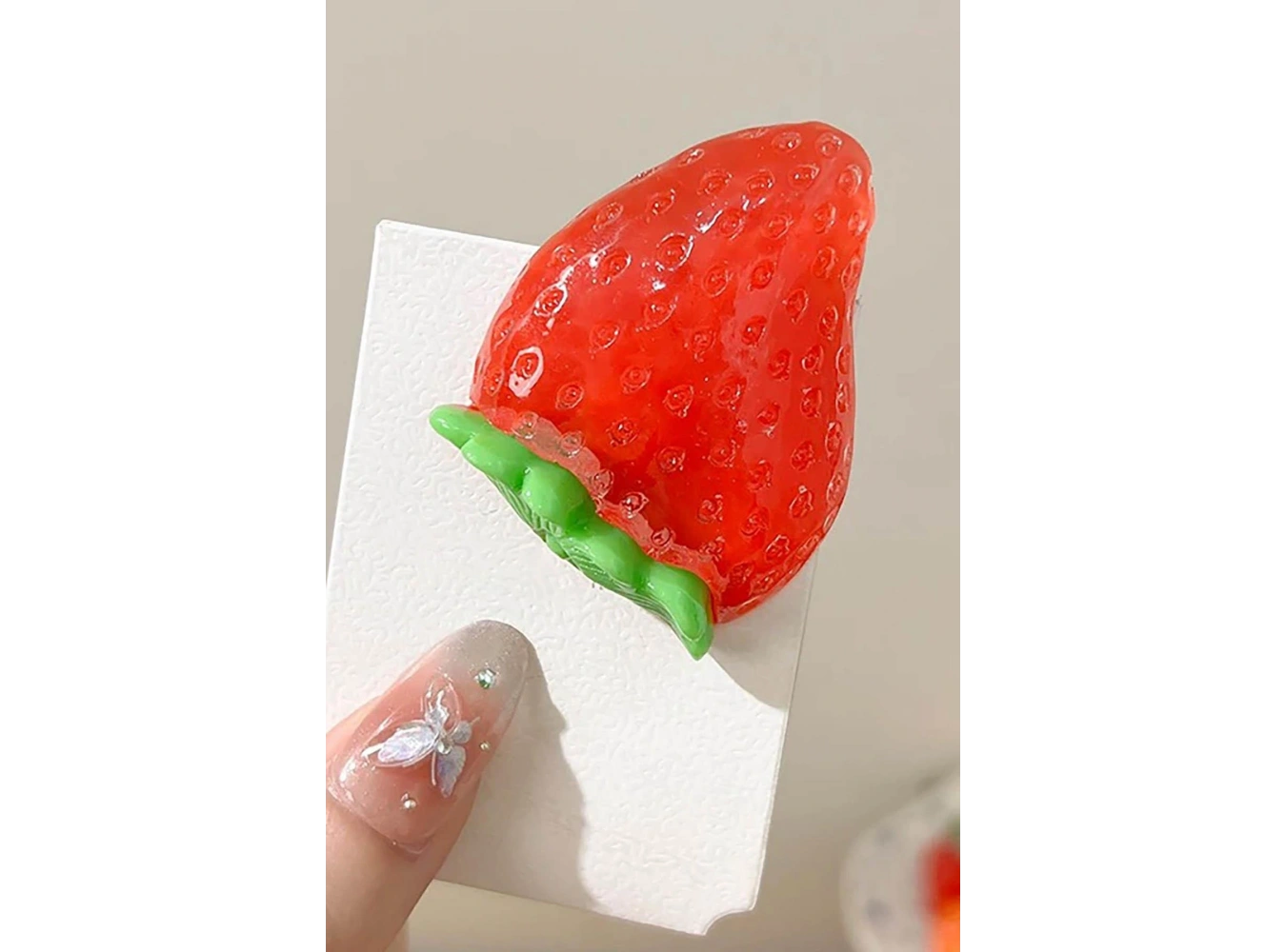 Çilek Figürlü Yan Toka