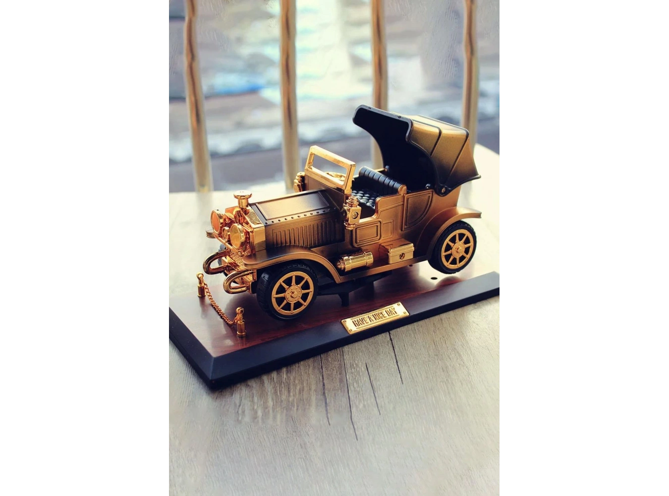 Dekoratif Araba Figürlü Müzik Kutusu