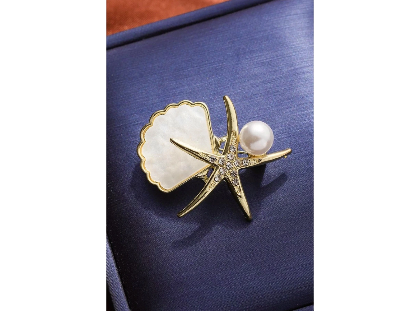 Deniz Yıldızı Figürlü Taşlı Broş