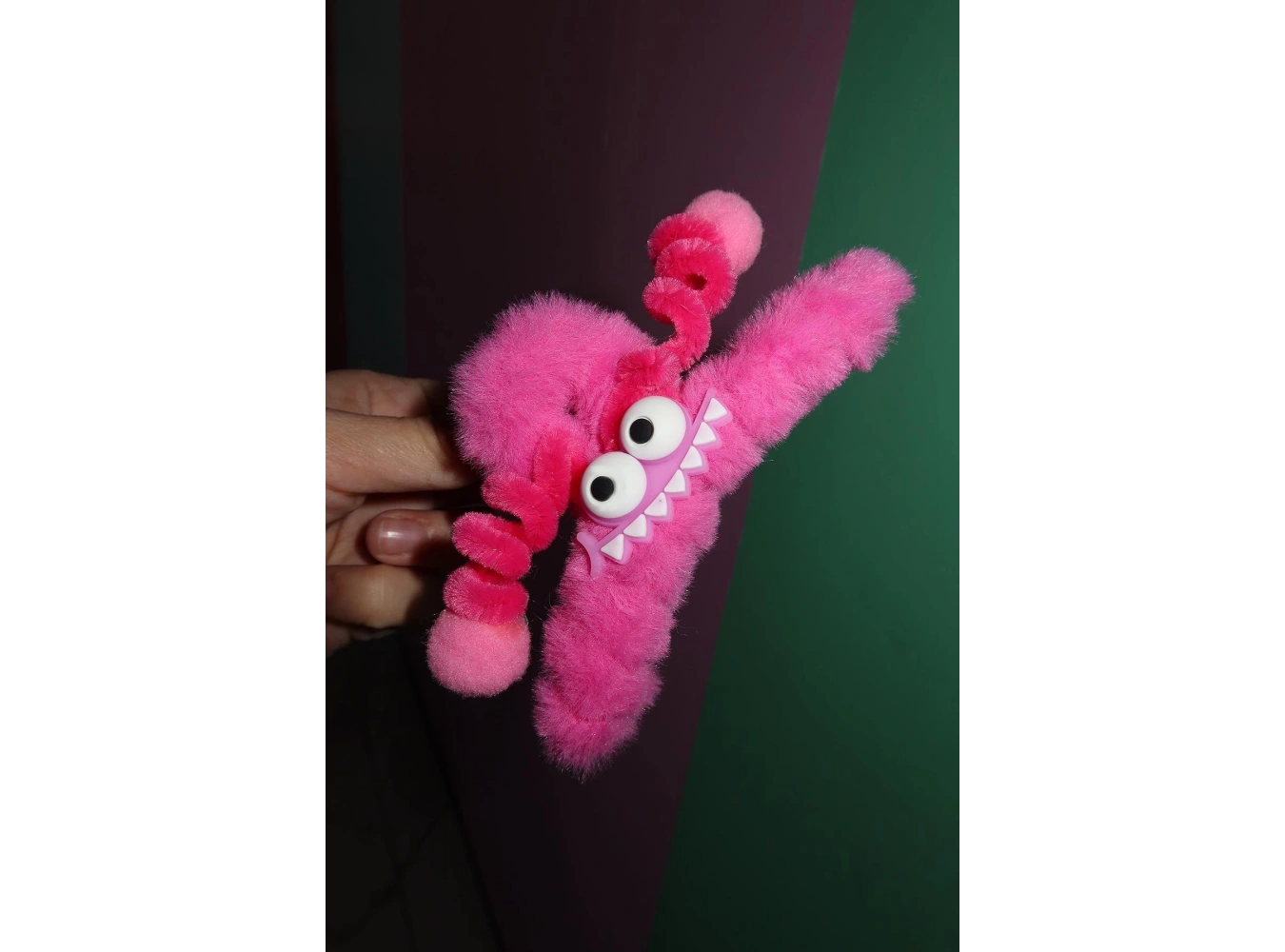 Fuşya Renk Canavar Figürlü Peluş Mandal Toka