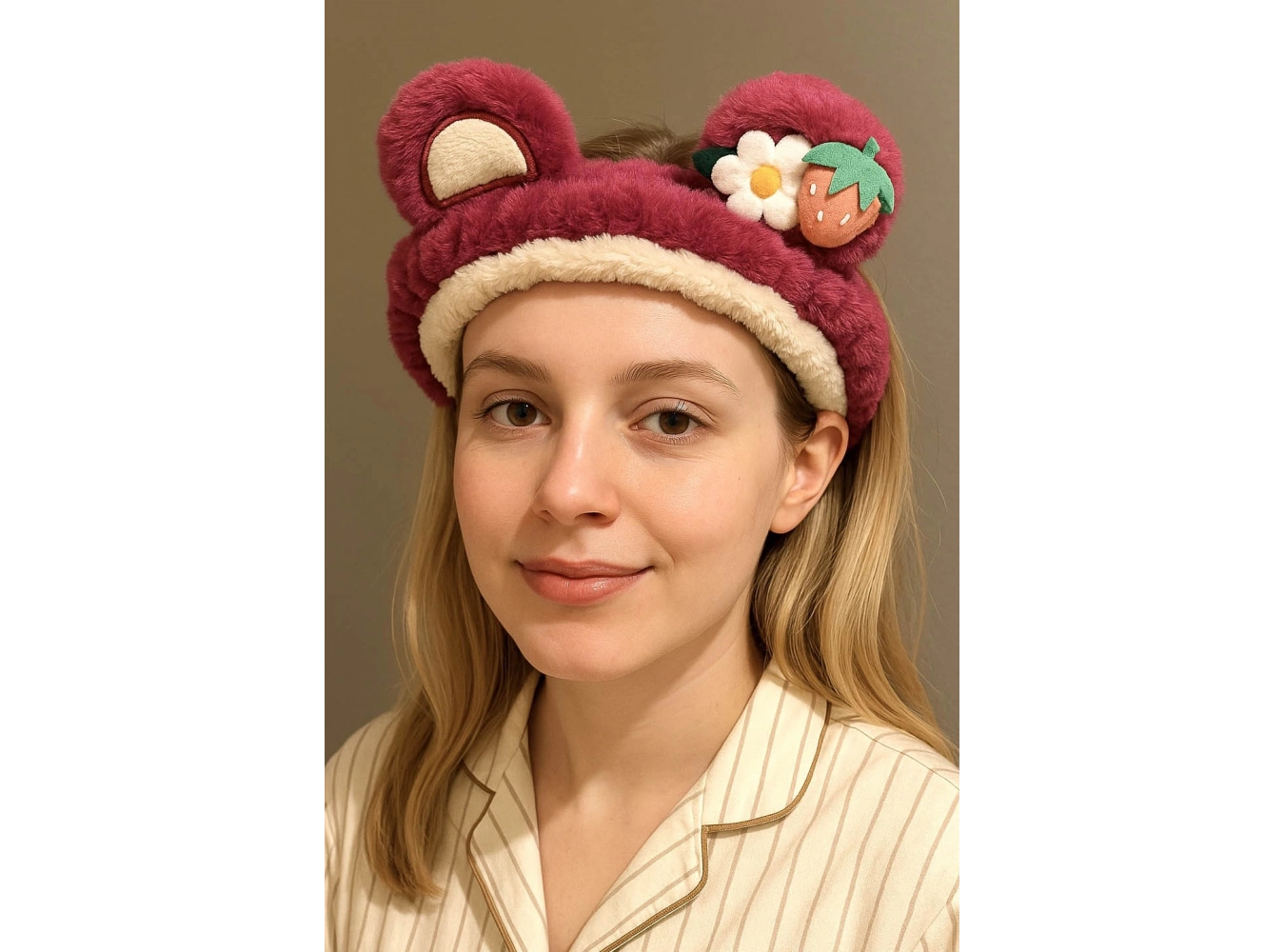 Fuşya Renk Çilek Ve Çiçek Figürlü Kulak Detaylı Peluş Saç Bandı