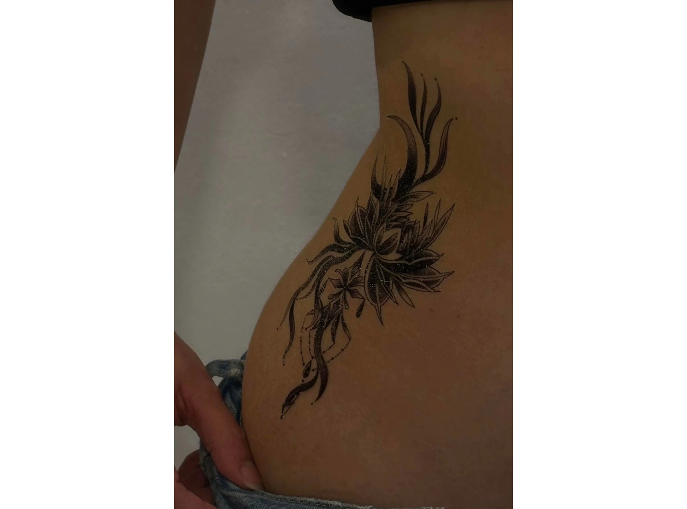 Geçici Ay Ve Çiçek Figürlü Dövme Tattoo