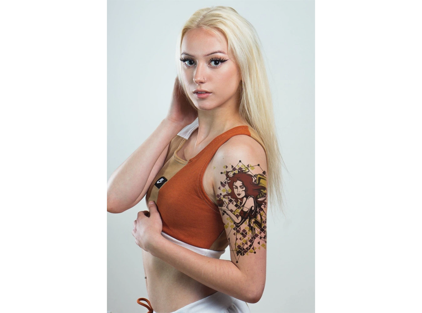 Geçici Kadın Modelli Dövme Tattoo