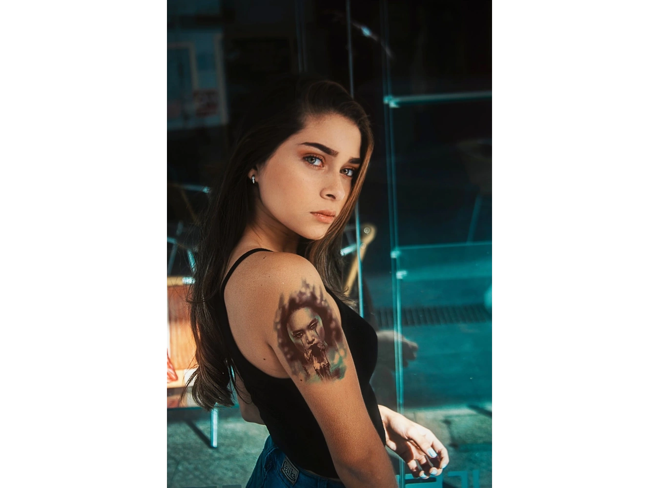 Geçici Kadın Modelli Dövme Tattoo