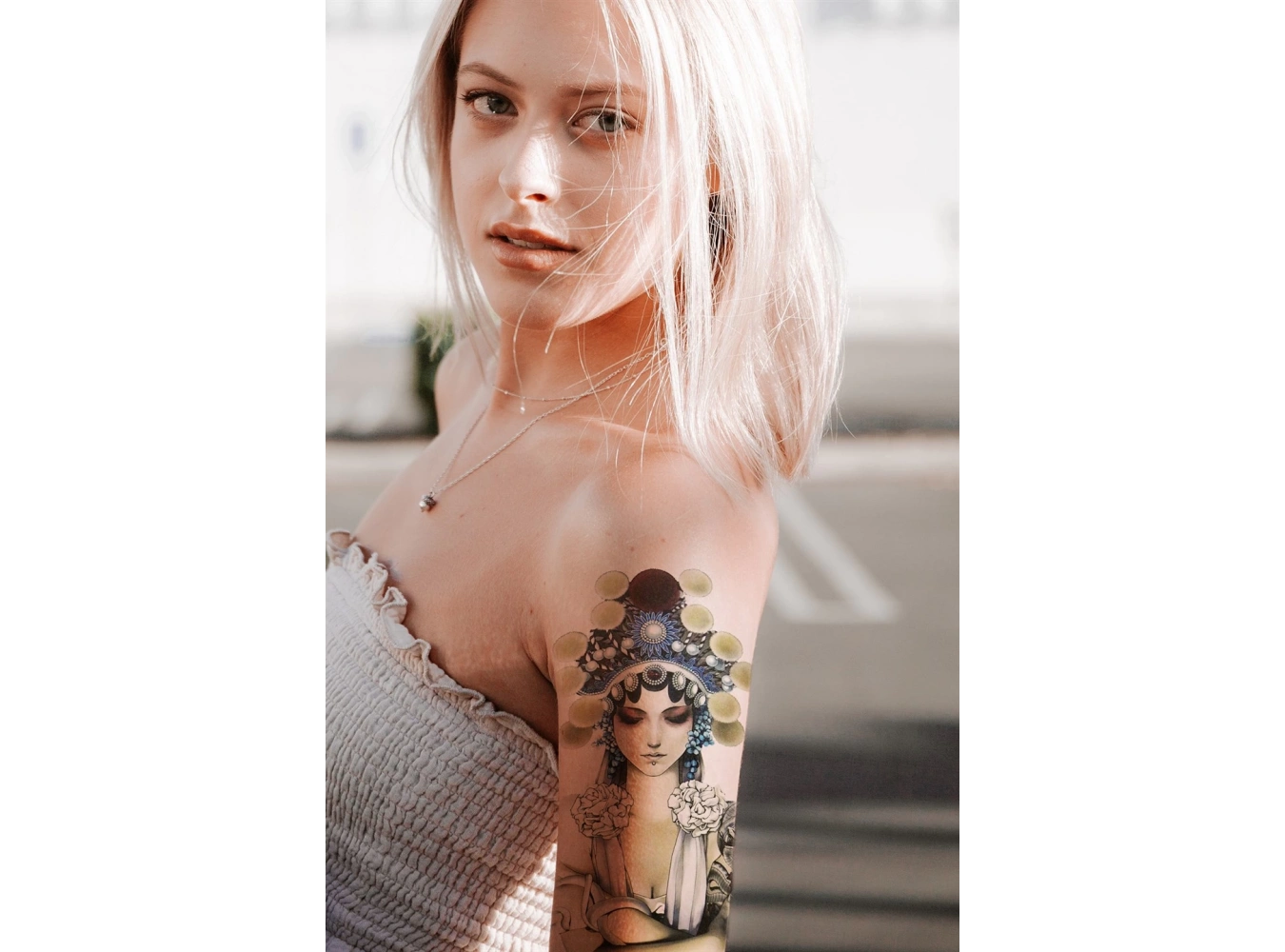 Geçici Kadın Modelli Dövme Tattoo