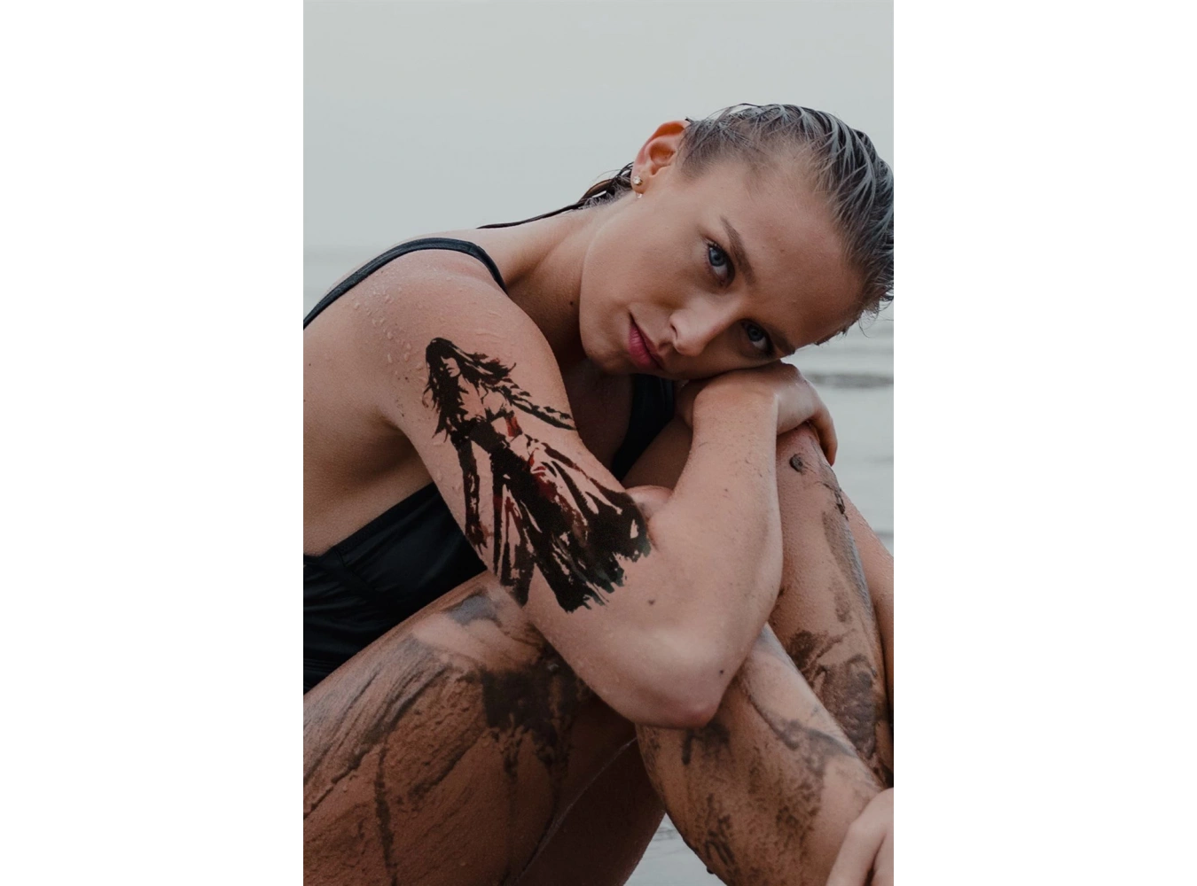 Geçici Kadın Modelli Dövme Tattoo