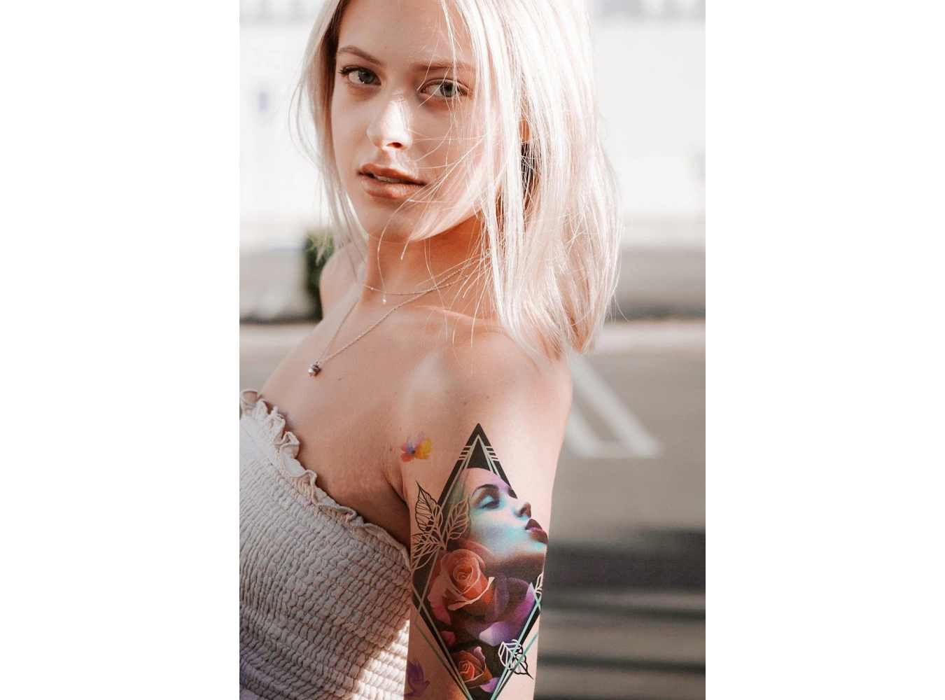 Geçici Kadın Modelli Dövme Tattoo