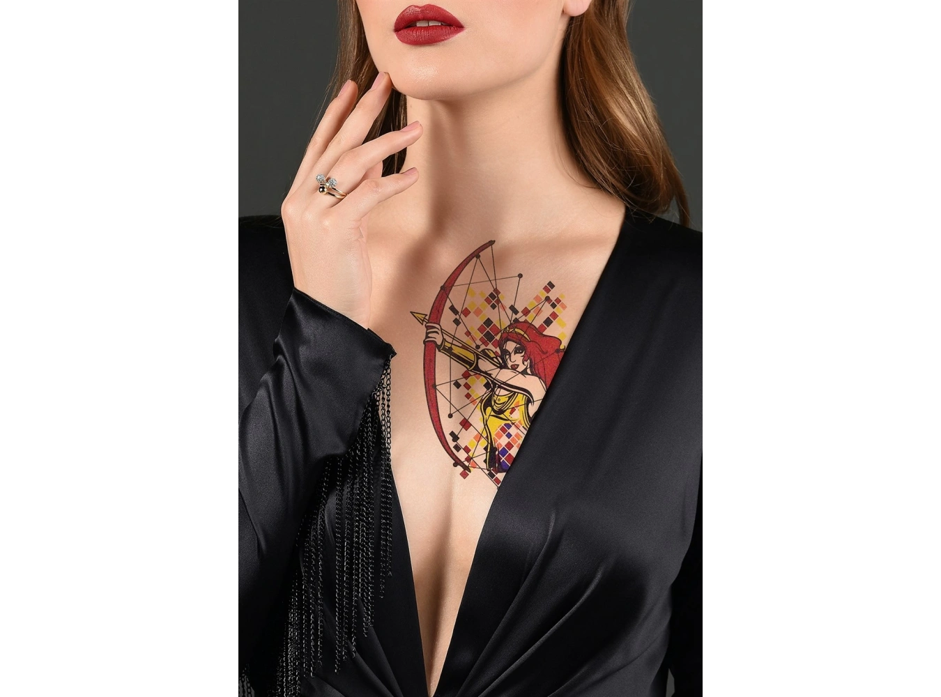 Geçici Kadın Modelli Dövme Tattoo