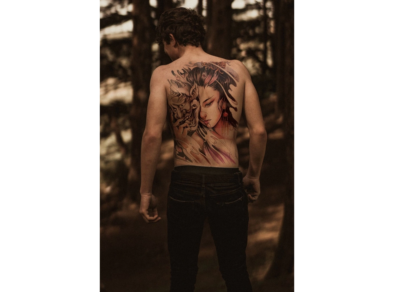 Geçici Kadın Modelli Sırt Dövme Tattoo