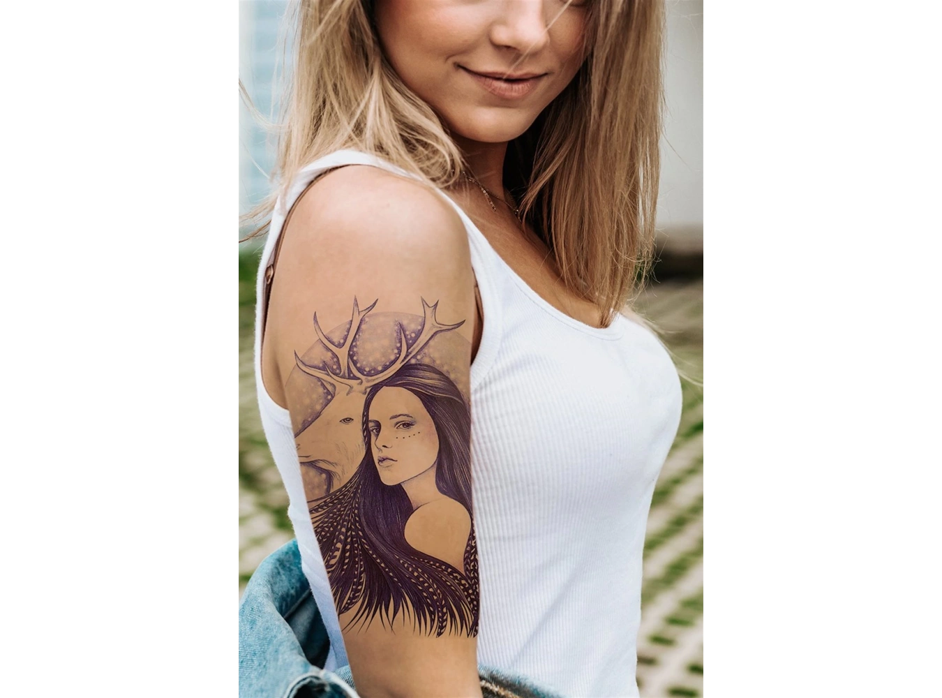 Geçici Kadın Modelli ve Geyik Dövme Tattoo