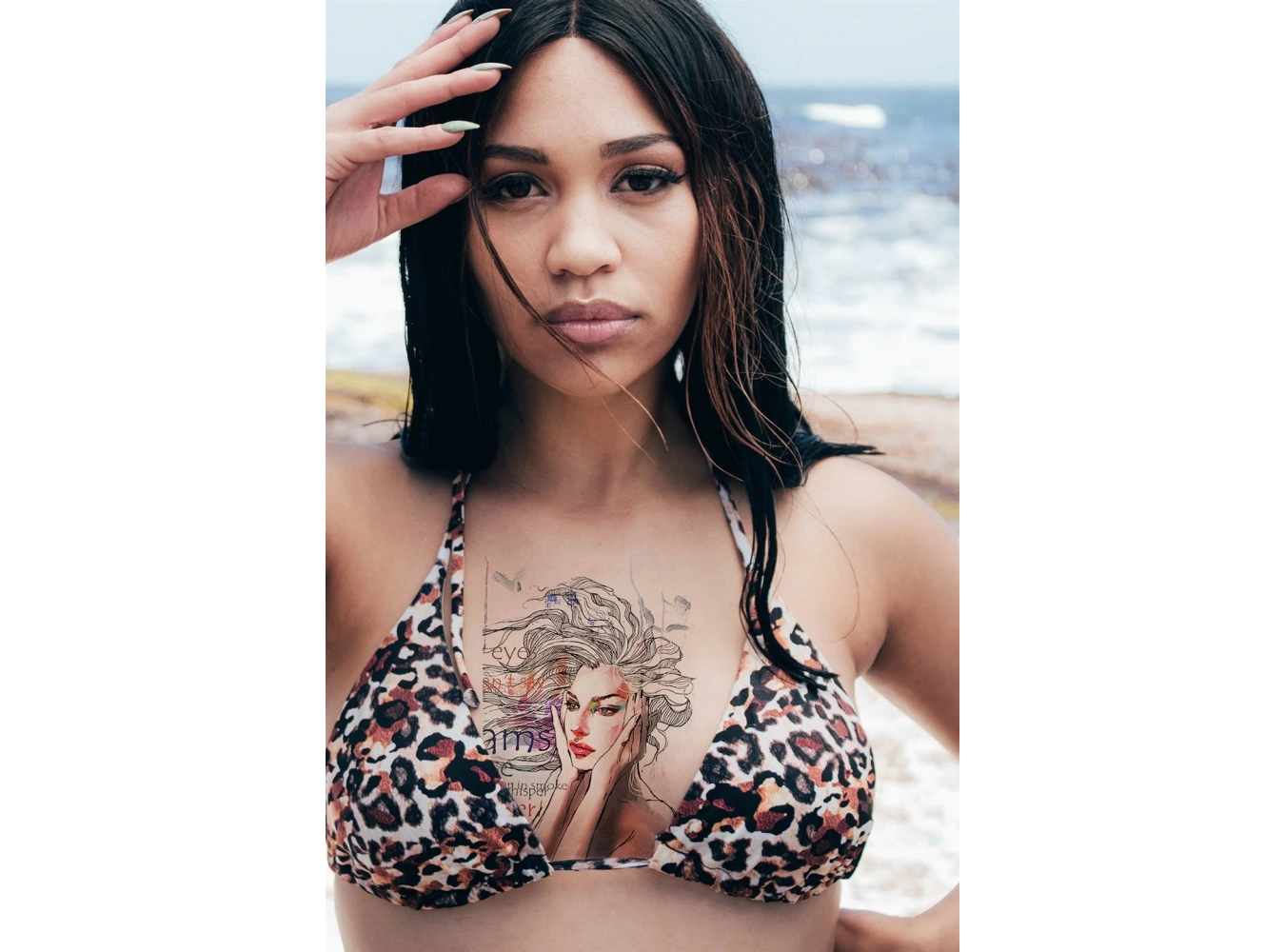 Geçici Kadın Modelli ve Yazılı Dövme Tattoo