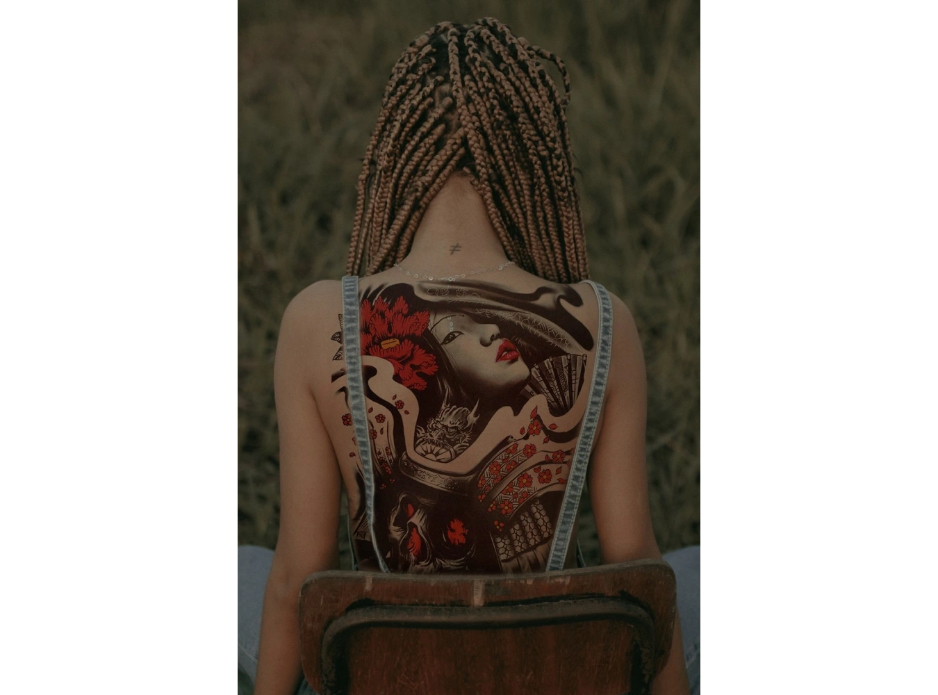 Geçici Kadın ve Kurukafa Modelli Sırt Dövme Tattoo