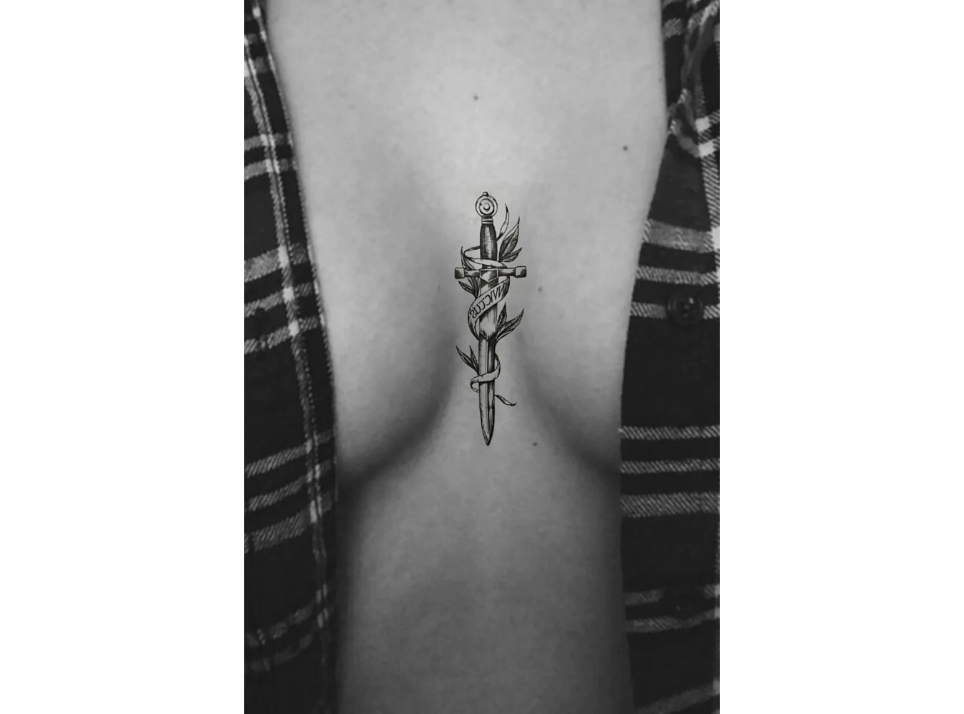 Geçici Kılıç Figürlü Dövme Tatto