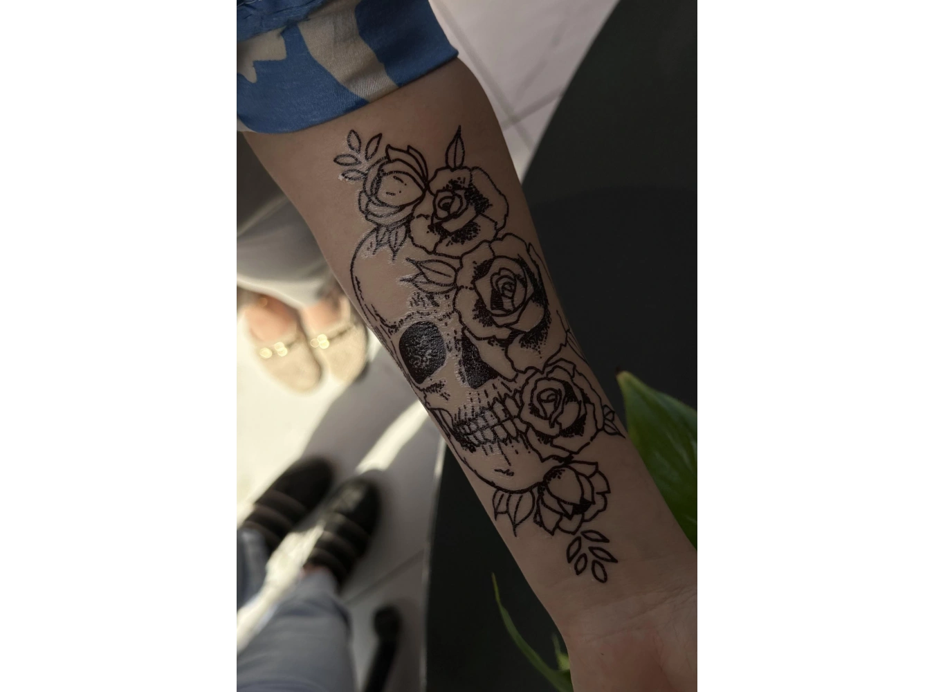 Geçici Kuru Kafa Ve Gül Figürlü Dövme Tattoo