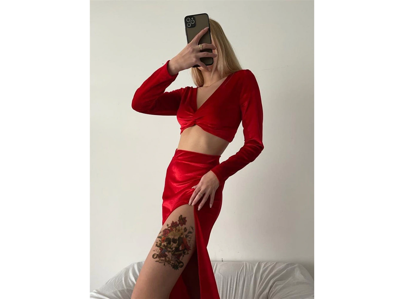 Geçici Kurukafa ve Çiçek Modelli Dövme Tattoo