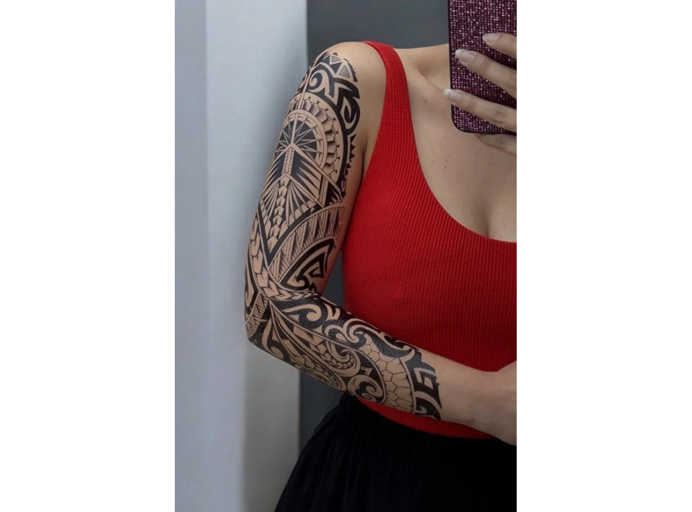 Geçici Tribal Figürlü Kol Dövmesi Tattoo