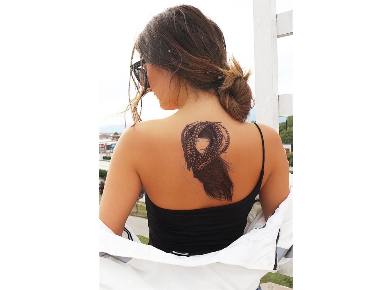 Geçici Tüy ve Kadın Modelli Dövme Tattoo