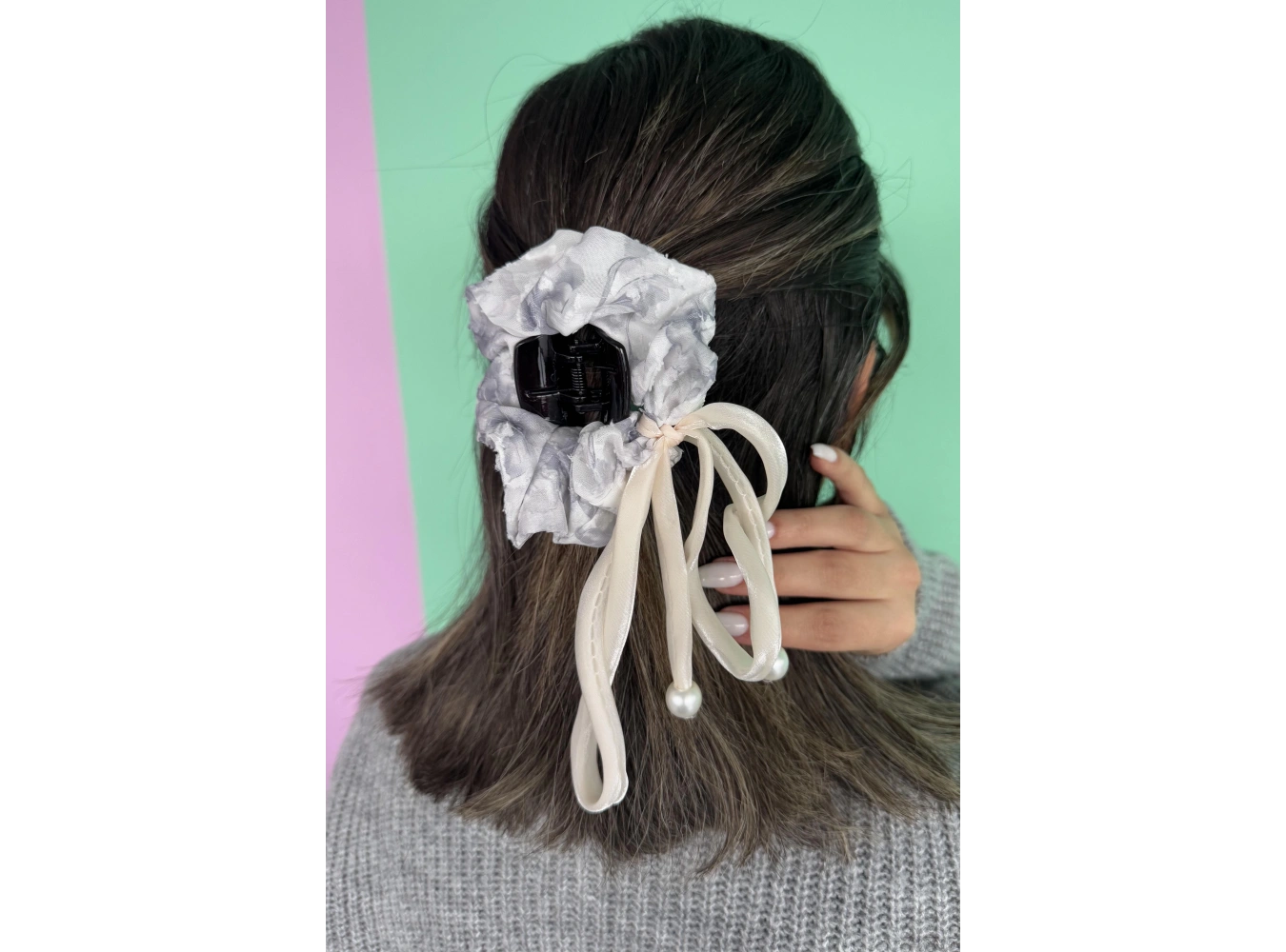 Gri Renk İnci Detaylı Mandal/Simit Toka