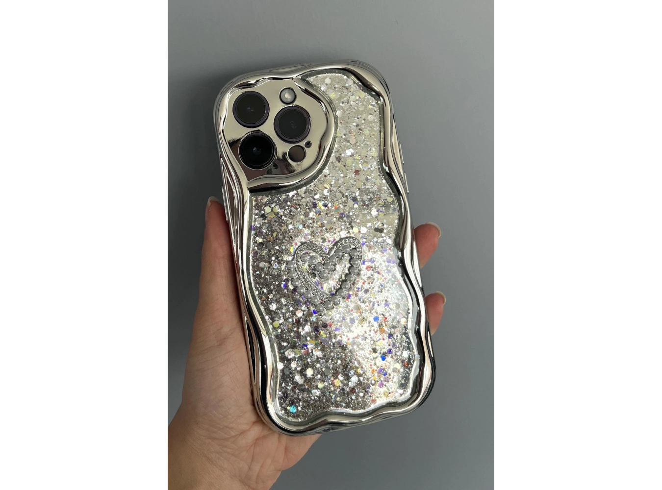 Gri Renk Kalp Figürlü Sim Detaylı 14 Pro Max Telefon Kılıfı