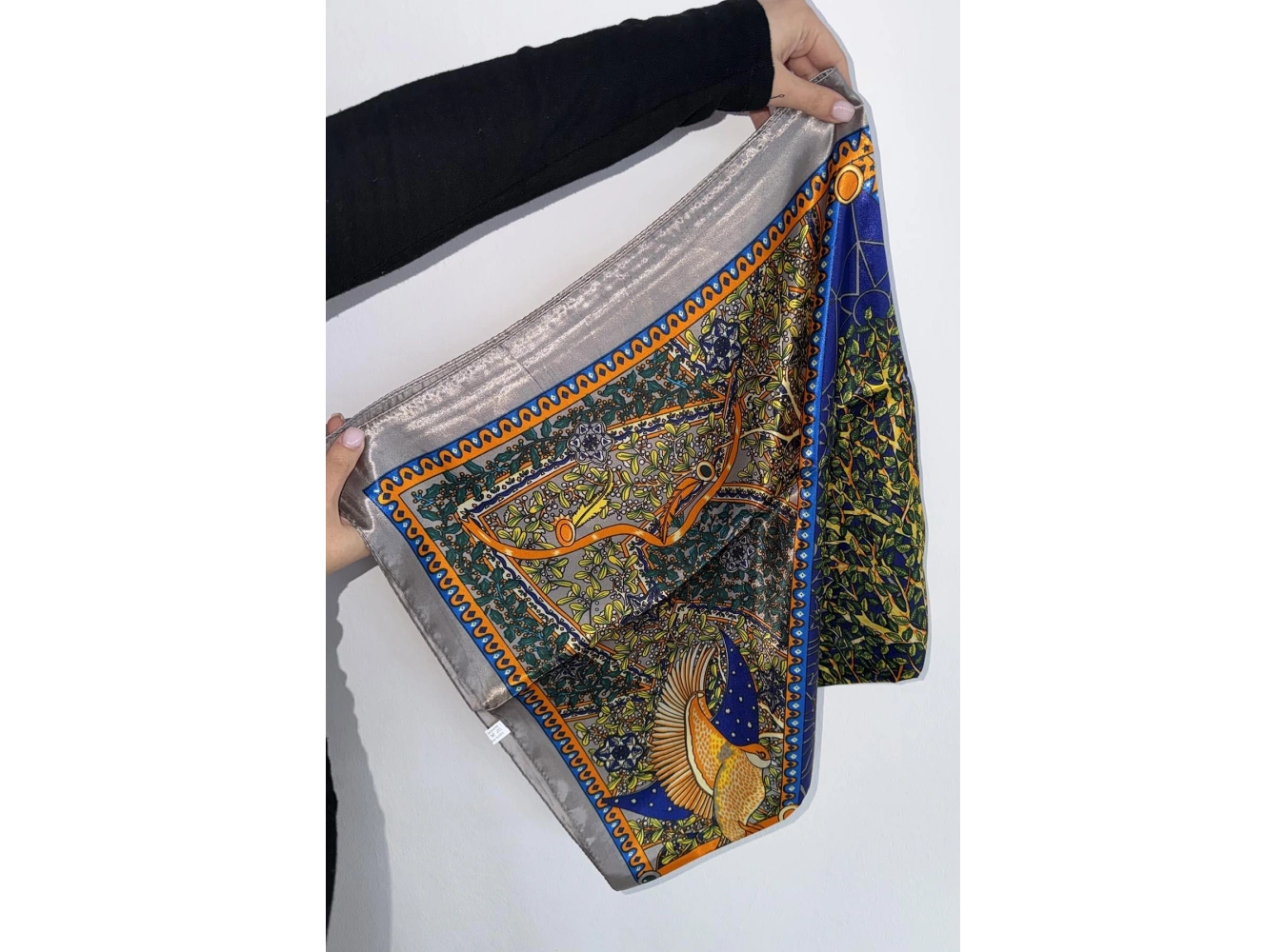 Gri Renk Karışık Desenli Saten Şal/Fular